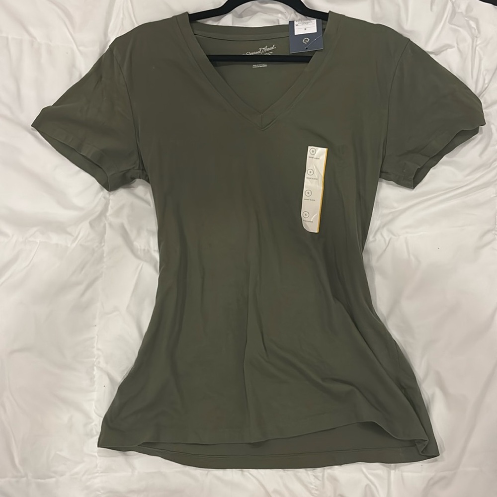 Universal Thread Olive V-Neck Short Sleeve Tee